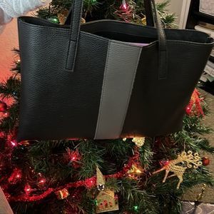 Vinci camuto leather official hand bag.